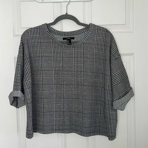 Black and white crop top in excellent condition